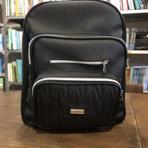 Mochila urbana negra símil cuero 4010