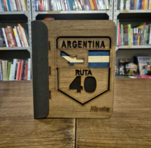 LIBRETA RUTA 40 CON TAPA DE MADERA